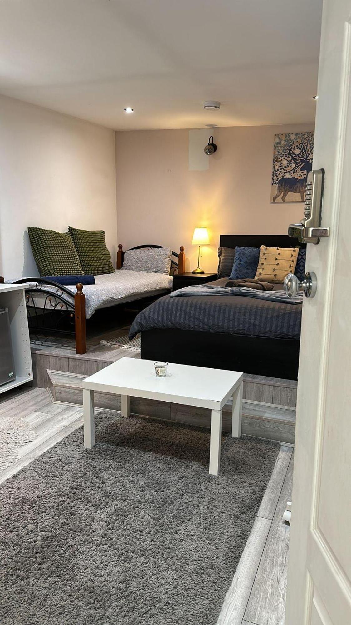 Acton High Street Apartment London Exterior photo